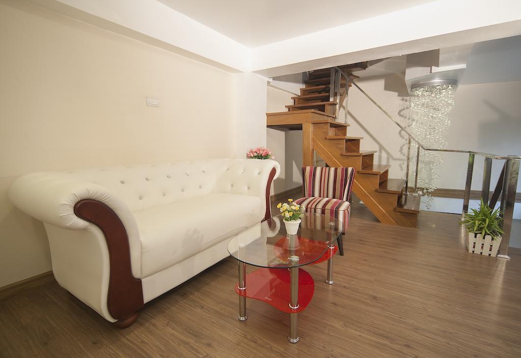 Oyo 1093 De Nawarat Chiang Mai Boutique Apartment Exterior foto
